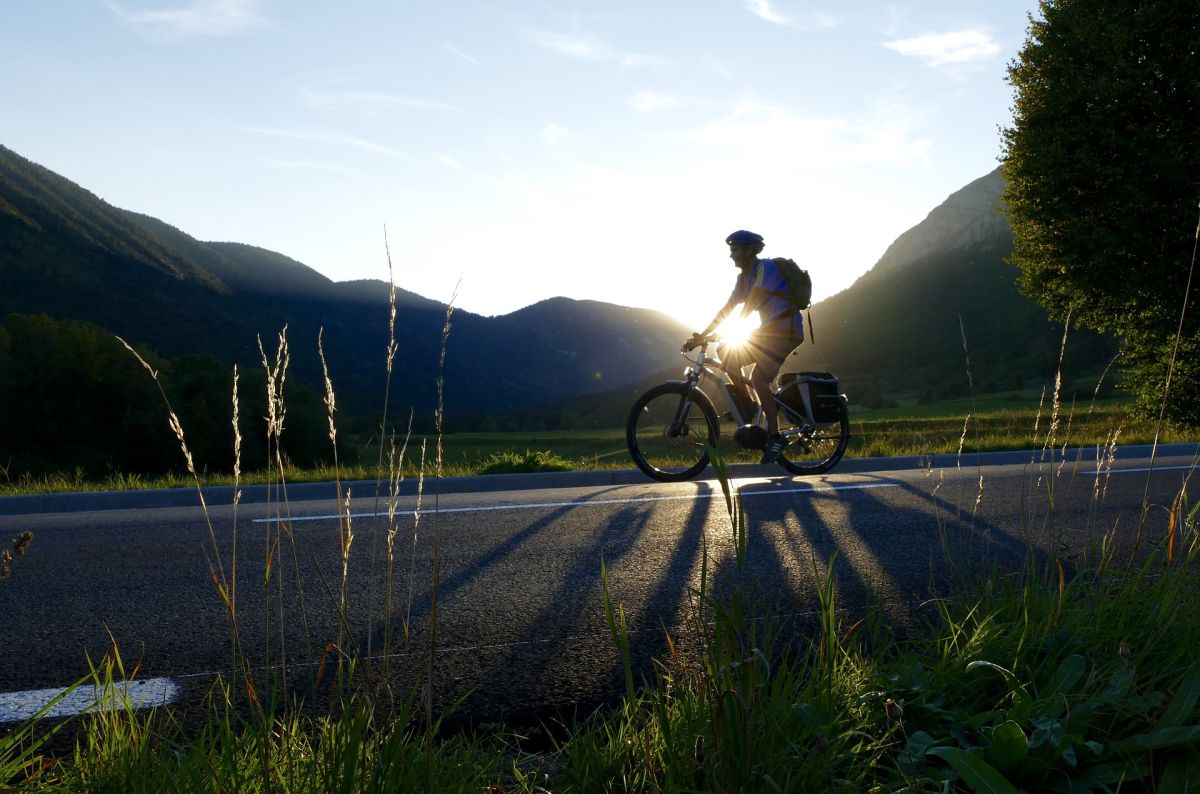 Una e-bike di tendenza: la soluzione per la mobilità dei lavoratori e per andare a prendere il cibo