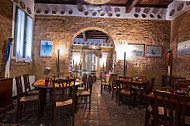 Balebuste Osteria inside