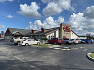 Golden Corral Buffet Grill outside