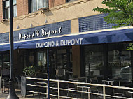 Dupond Dupont outside