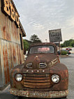 The Smokin' Pig Of Easley outside