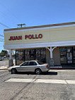 Juan Pollo outside