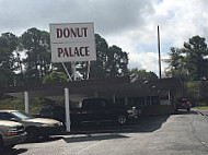 Donut Palace outside