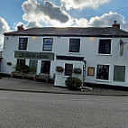 The Queens Arms outside