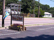 Alvin Ord's Sandwich Shop outside