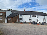 Thelbridge Cross Inn outside