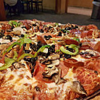 Round Table Pizza food