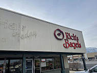 Rich's Bagels outside