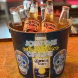 Borderline Bar and Grill Dentro