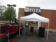 Toarminas Pizza South Lyon outside