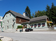 Pizzeria-Gasthof International outside