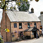 Lion Inn outside