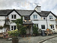 Cygnets At The Swan Inn outside