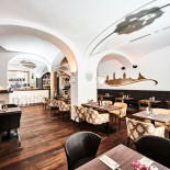 Konstantin Cafe Confiserie Bistro Dentro