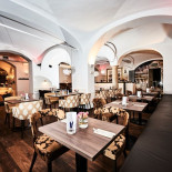 Konstantin Cafe Confiserie Bistro Dentro