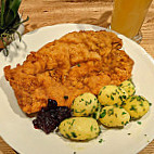 JOSEF das Stadtbräu food