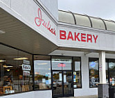 Julia's Bakery outside