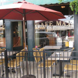 Cafe Max Eatery Tap Dentro