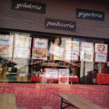 Cherry Gelateria Pasticceria Yogurteria Rovereto À l'intérieur