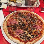 Pizza Gino food