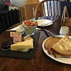 Old Schoolhouse Tearoom, Aberdulais food