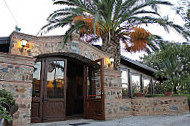 La Pratinella outside