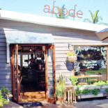 Abode Cafe Dentro
