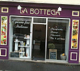 La Bottega Italia outside