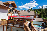 Banff Rocky Mountain Resort outside