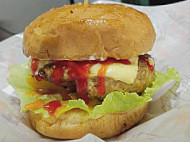 Rawang Burger Bakar food