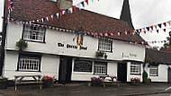 The Queens Head outside