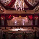 Park Chinois inside