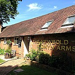 Newbold Comyn Arms outside