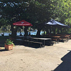 Pelicans On The Murray Cafe outside