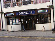 Mendi's outside