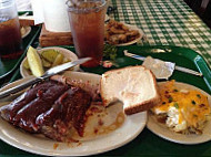 Sammy's Bar B Que food