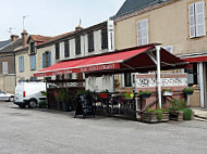 Le Vieux Cedre outside