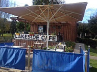 Lakeside Cafe outside