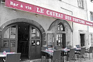 Le Caveau des Tontons inside