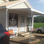 Gus's World Famous Fried Chicken outside