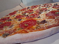 Lee's Pizza food