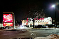 Steak 'n Shake outside