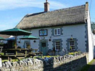 The Kingsdon Inn outside