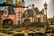 Auberge De Cendrillon outside