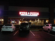 NYPD Pizza outside