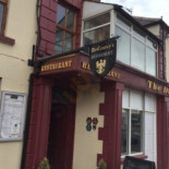 De Courcy's Dentro