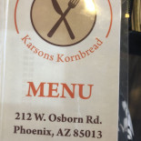 Karsons Kornbread Dentro