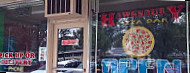 Hawksbury Pizza outside