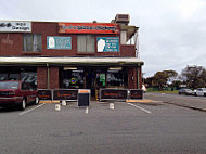 Seaford Pizza Chickens outside