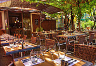 Le cafe du village food